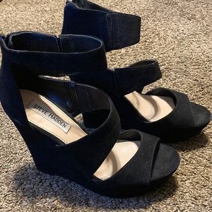 Steve Madden Black Wedge Seude Texture Size 6.5